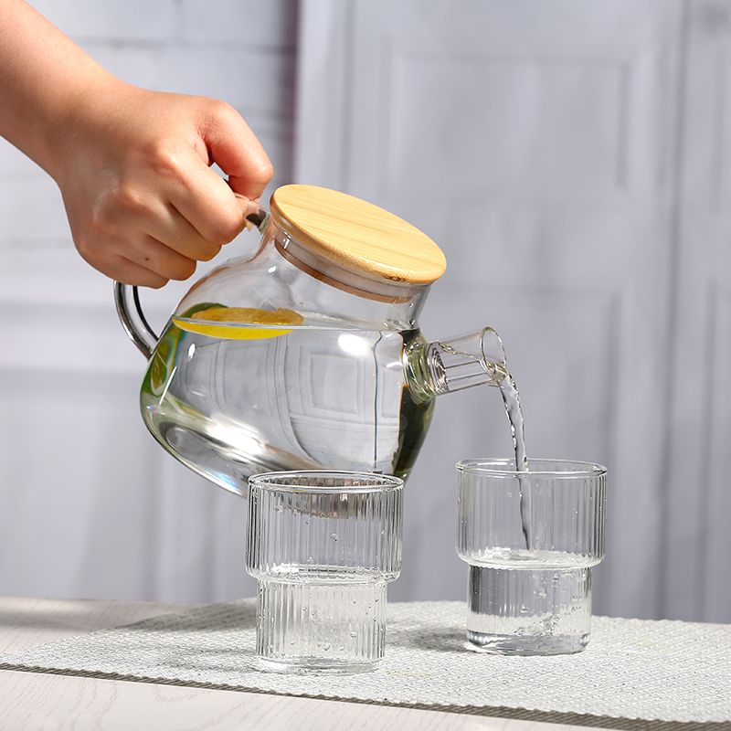Heat Resistant Borosilicate Water Carafe Glass Pitcher with Stainless Steel Flow Lid
